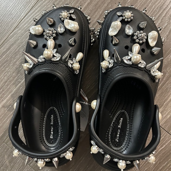 Simone Rocha x Crocs Stomp Clogs in Black - Picture 2 of 6